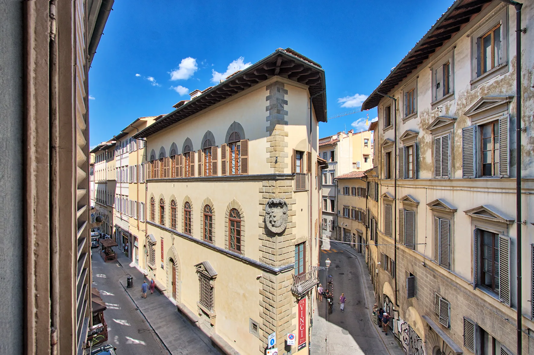 Via dei Servi 9, 11